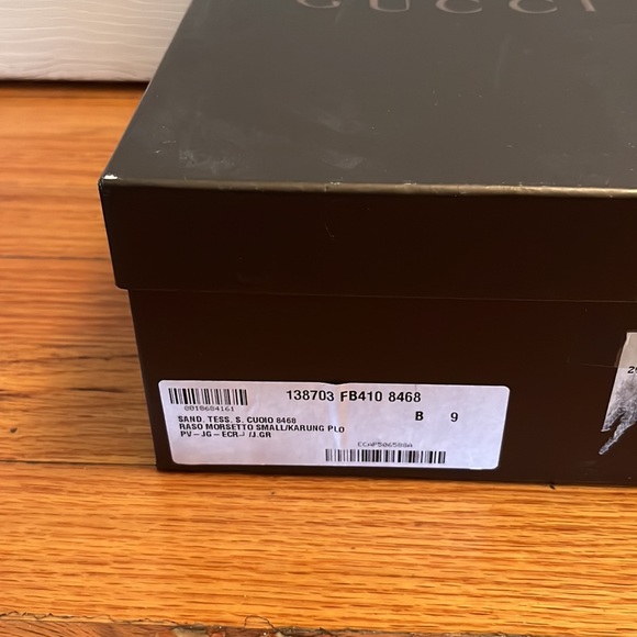 Gucci silk pumps size 9 comes with original box and spare pieces for heels - Picture 6 of 7
